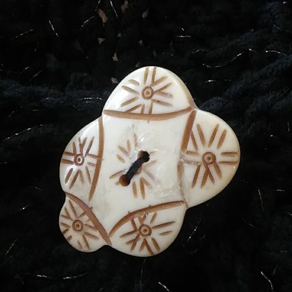 NWT JOHN FASHION BEAUTIFUL TEXTURED, KNITTED SWEATER IN BLACK W/GOLD THREADING. - Picture 7 of 8